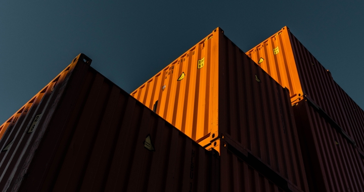 40 foot container piled in a port to represent the maximum load when shipping contaienrs with Shipa Freight