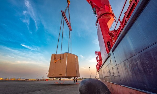 Heavy and oversized cargo being loaded on cargo ship with Shipa Freight