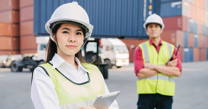 Two people looking at a container to represent the consignee when shipping with Shipa Freight