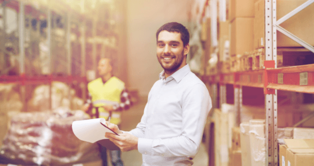 2 workers in a warehouse preparing your shipment with Shipa Freight